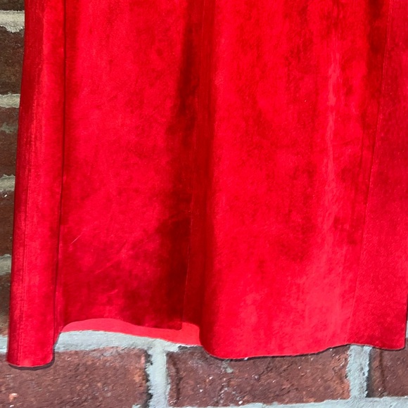 Custom made vintage Red suede wrap skirt by Patricia Wolfe in Texas - Picture 10 of 11